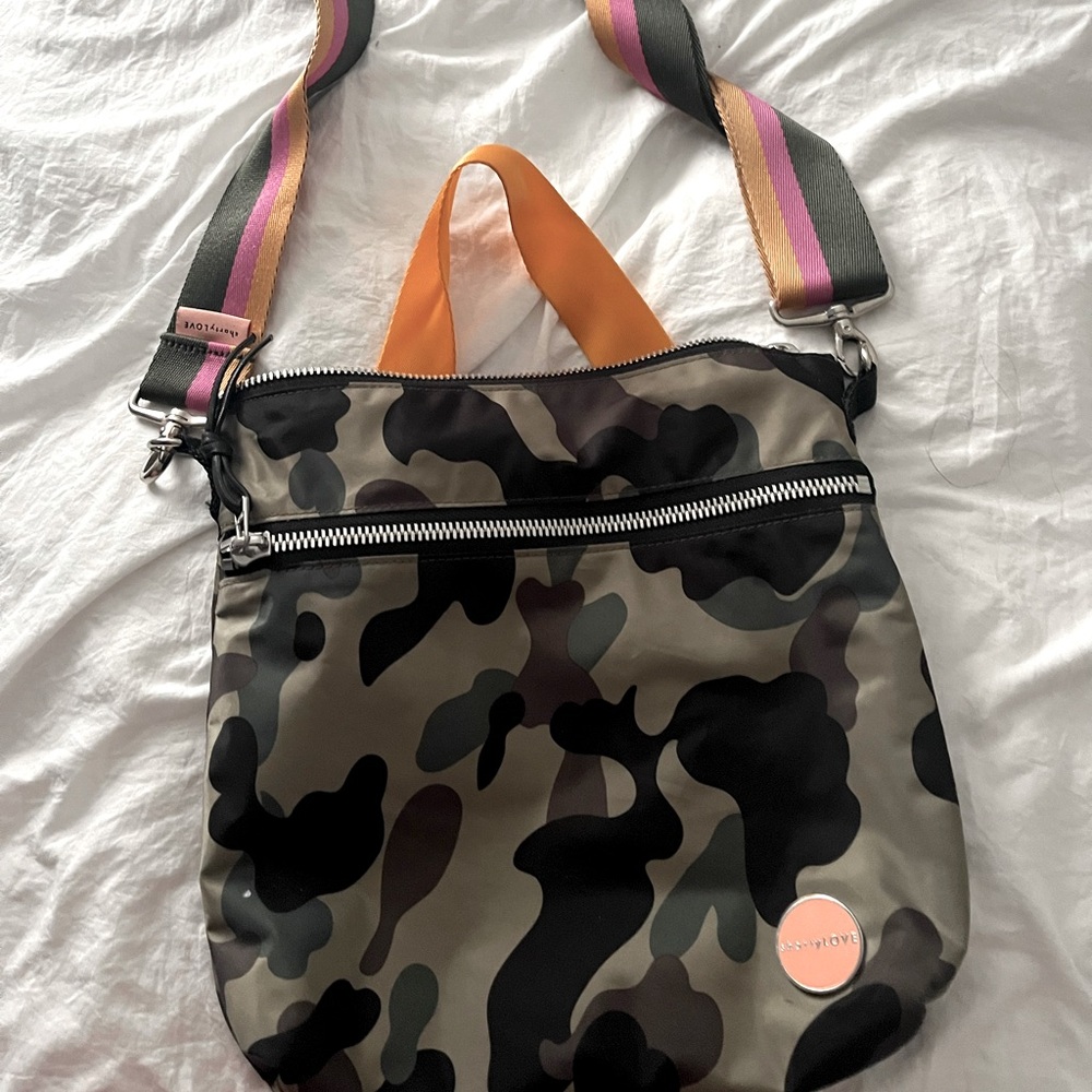 Shorty love amuse medium crossbody camo bag with rainbow strap